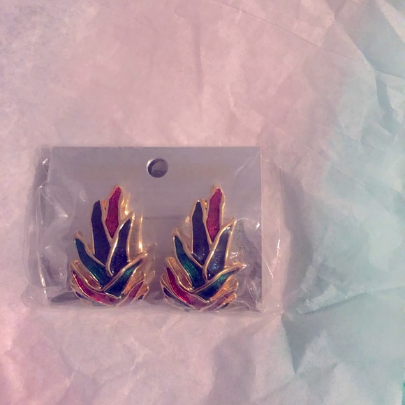 6 Different Pairs for $22 - Beautiful Earrings - Picture 2 of 11